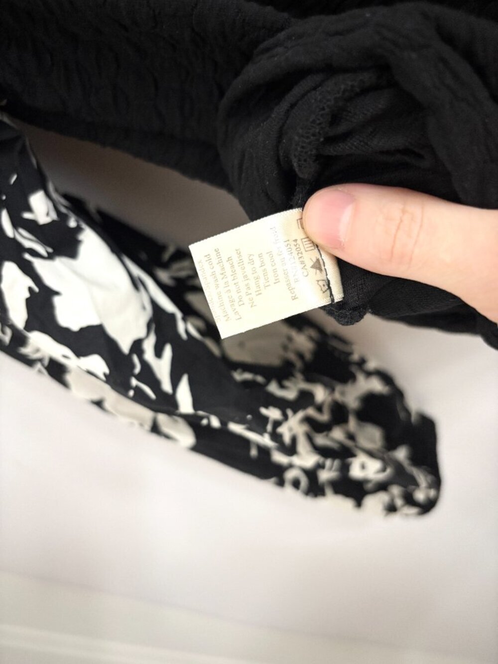 Anthropologie Porrdige Black Textured Floral Sleeve Mixed Media Sweatershirt - M - Picture 8 of 10